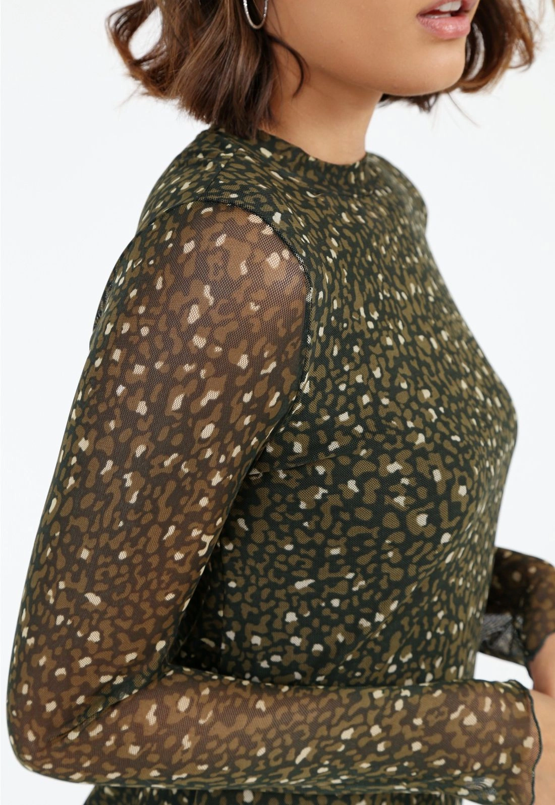 Vestido Tule Manga Longa Onça