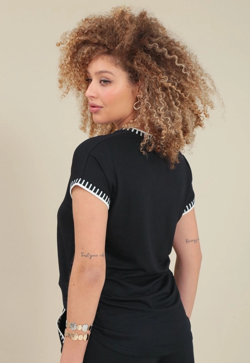 Blusa Malha M/C Com Decote E Manga Com Retilinea