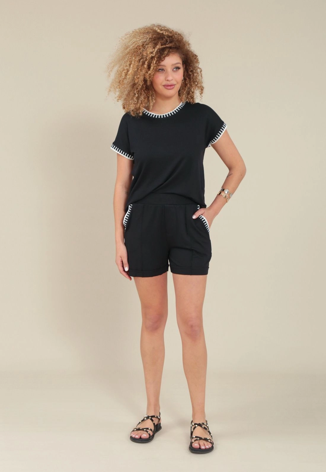 Blusa Malha M/C Com Decote E Manga Com Retilinea