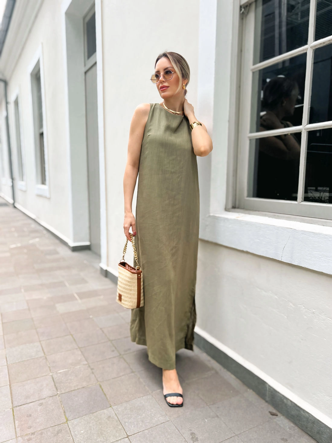 Vestido Midi Sem Mangas Fenda