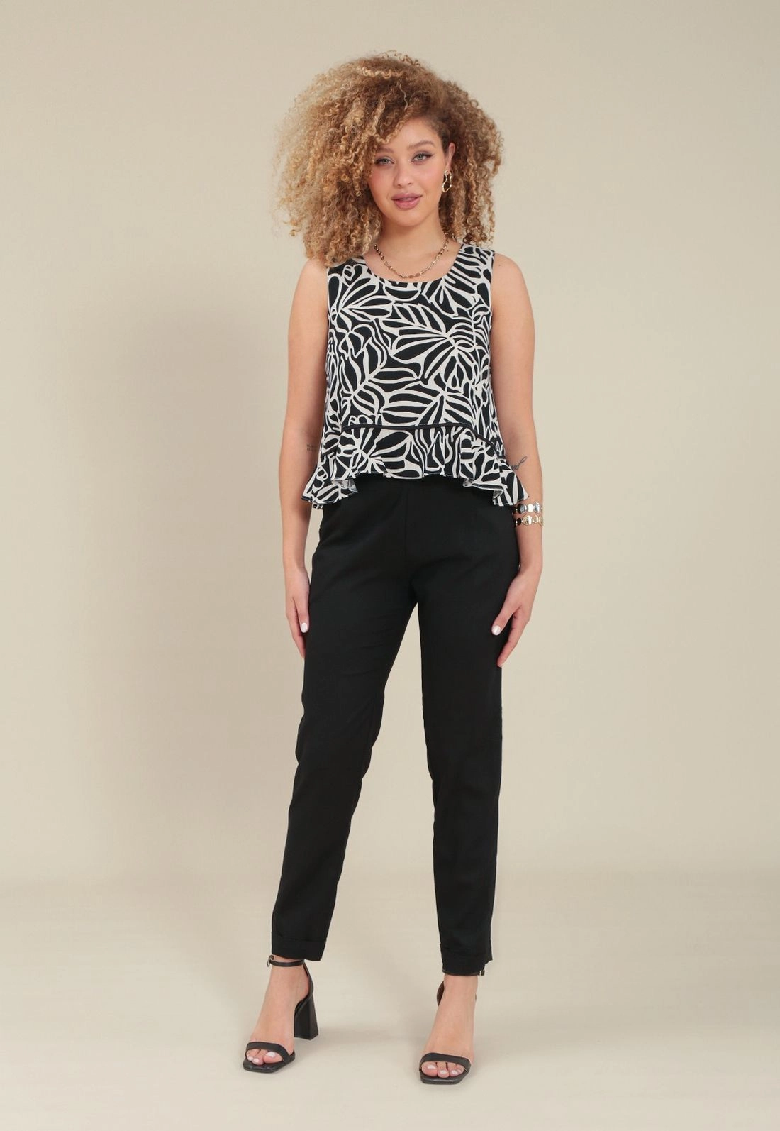 Blusa Regata Com Peplum Em Linho Estampado Floral Bicolor