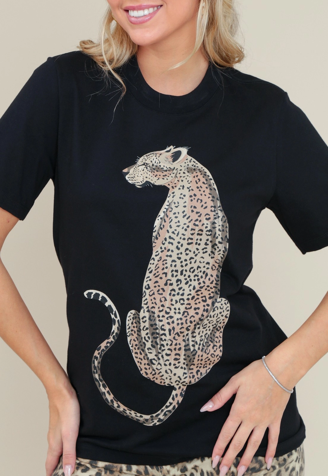 Blusa T-Shirt Manga Curta Leopardo
