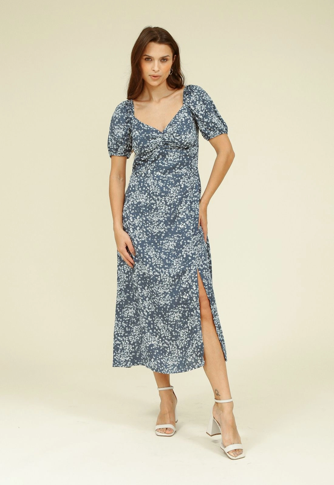 Vestido Midi Viscose Manga Curta Com Fenda Estampa Liberty Azul