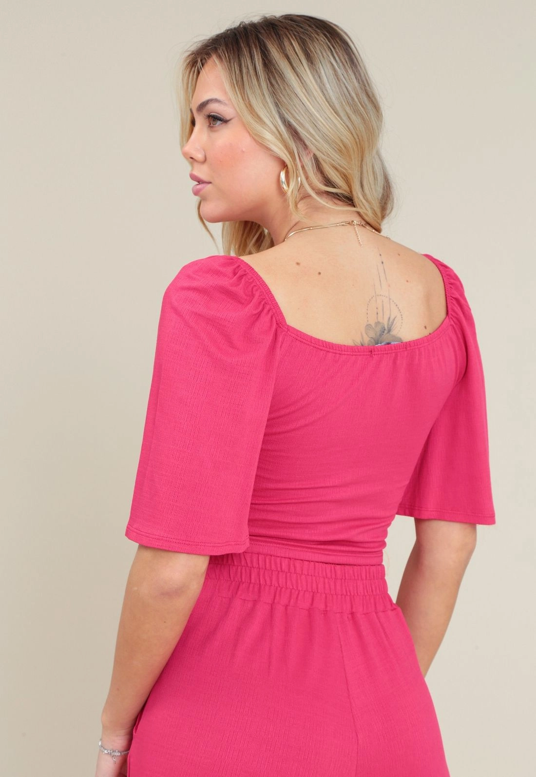 Blusa Cropped Malha Texturizada Manga 3/4 Transpasse No Busto