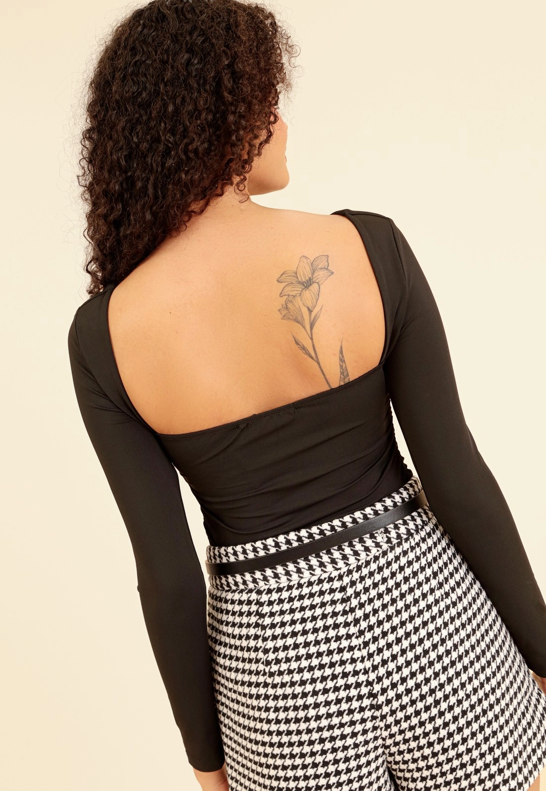 Body Em Malha Manga Longa Com Decote Costas