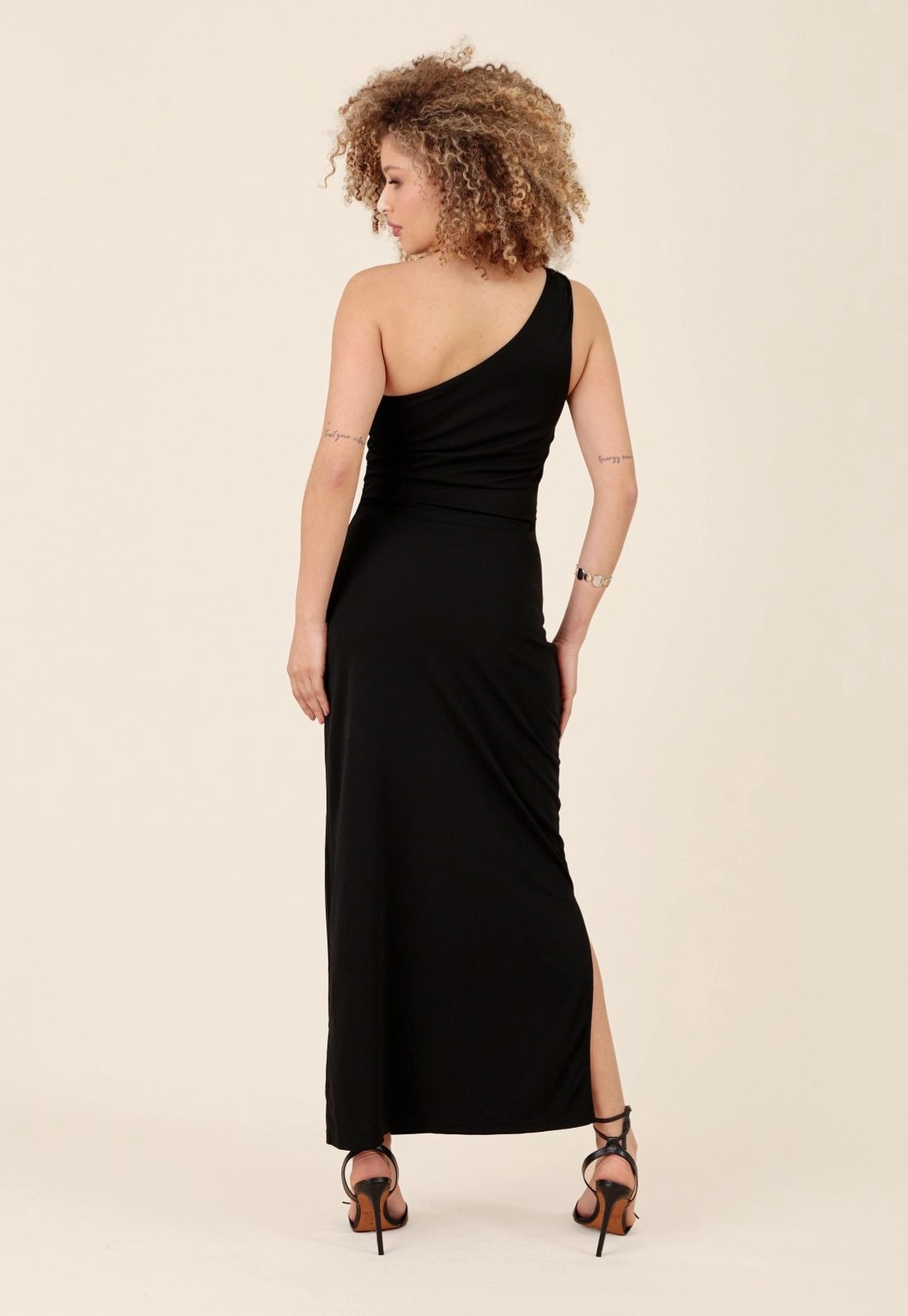 Vestido New Midi Ombro Só Franzido Lateral Em Malha