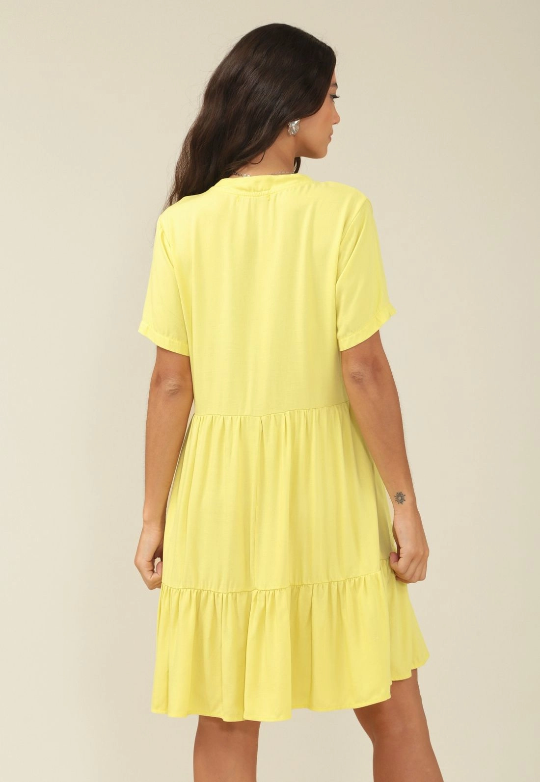 Vestido Curto Em Viscose Twill Com Gola Padre E Recortes