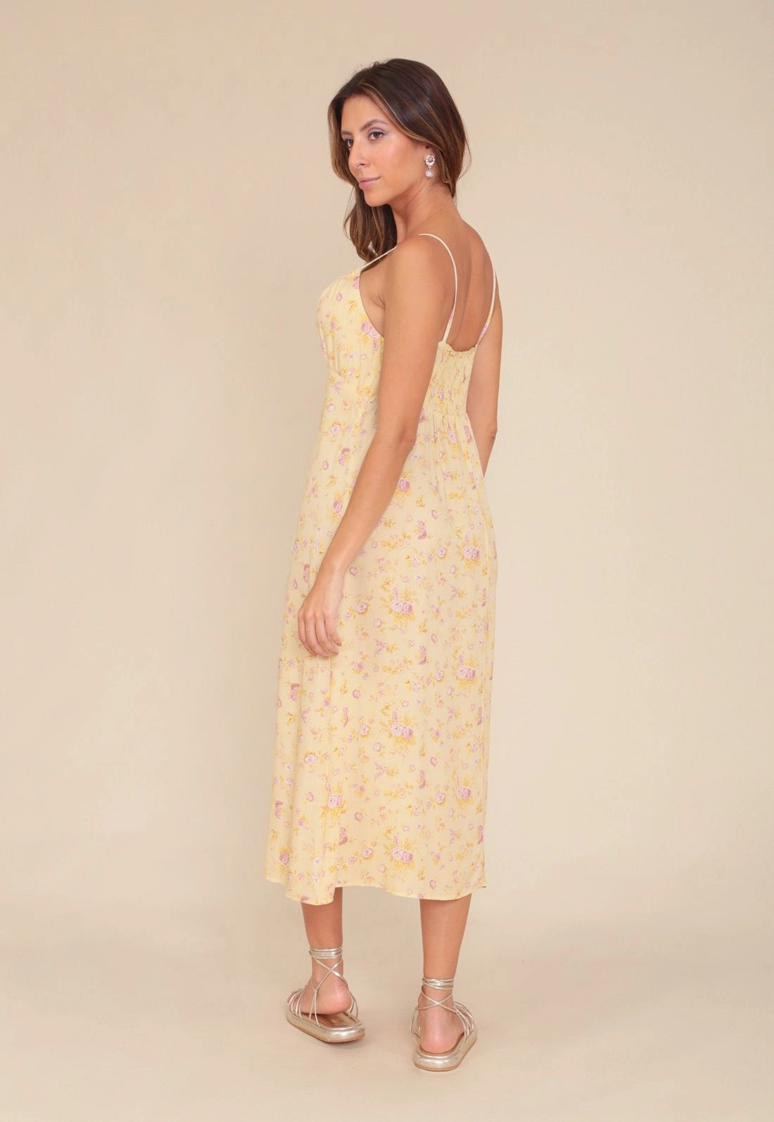 Vestido Midi Em Viscose Com Alça E Franzido Busto Estampa Yellow Garden