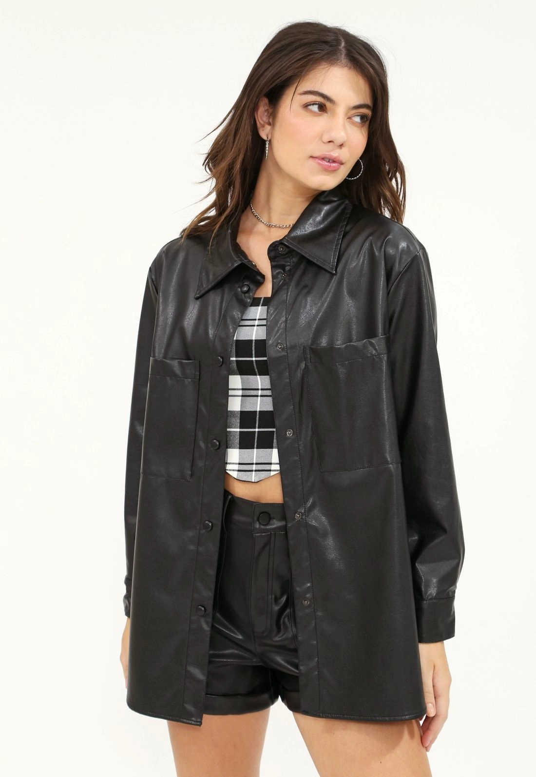 Overshirt Couro Sintetico Bolso Manga Longa