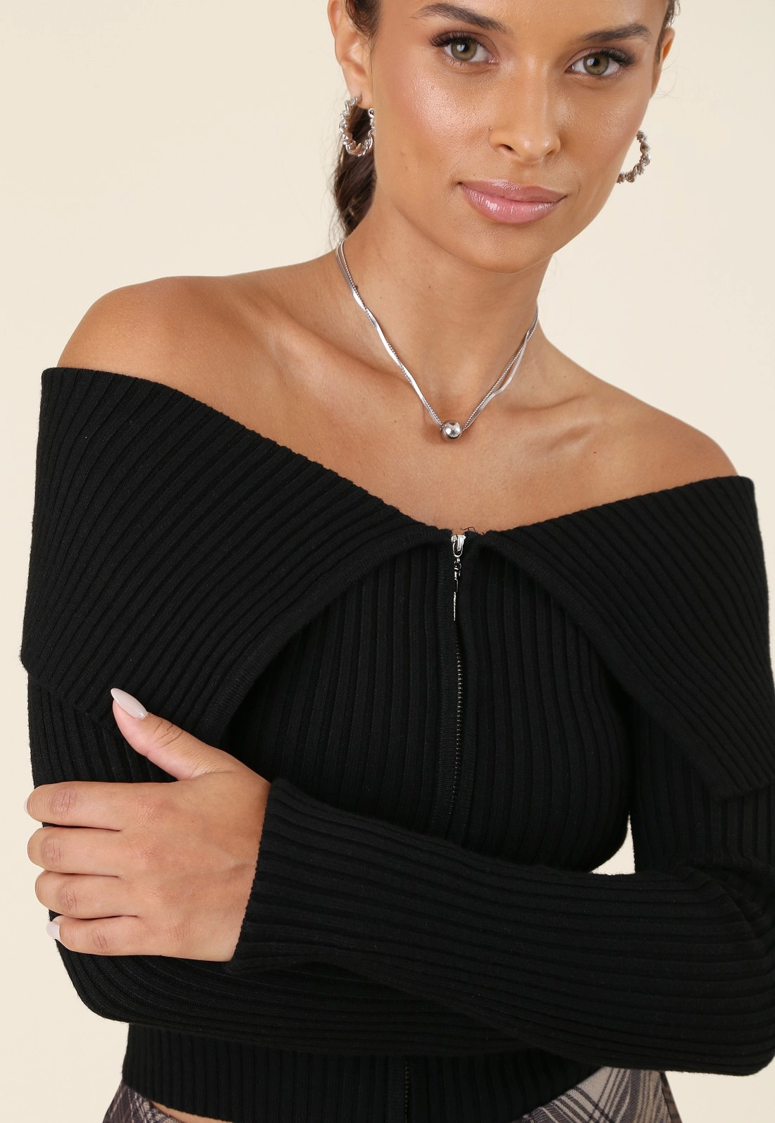 Blusa Tricô Manga Longa Ombro A Ombro Zíper Frente