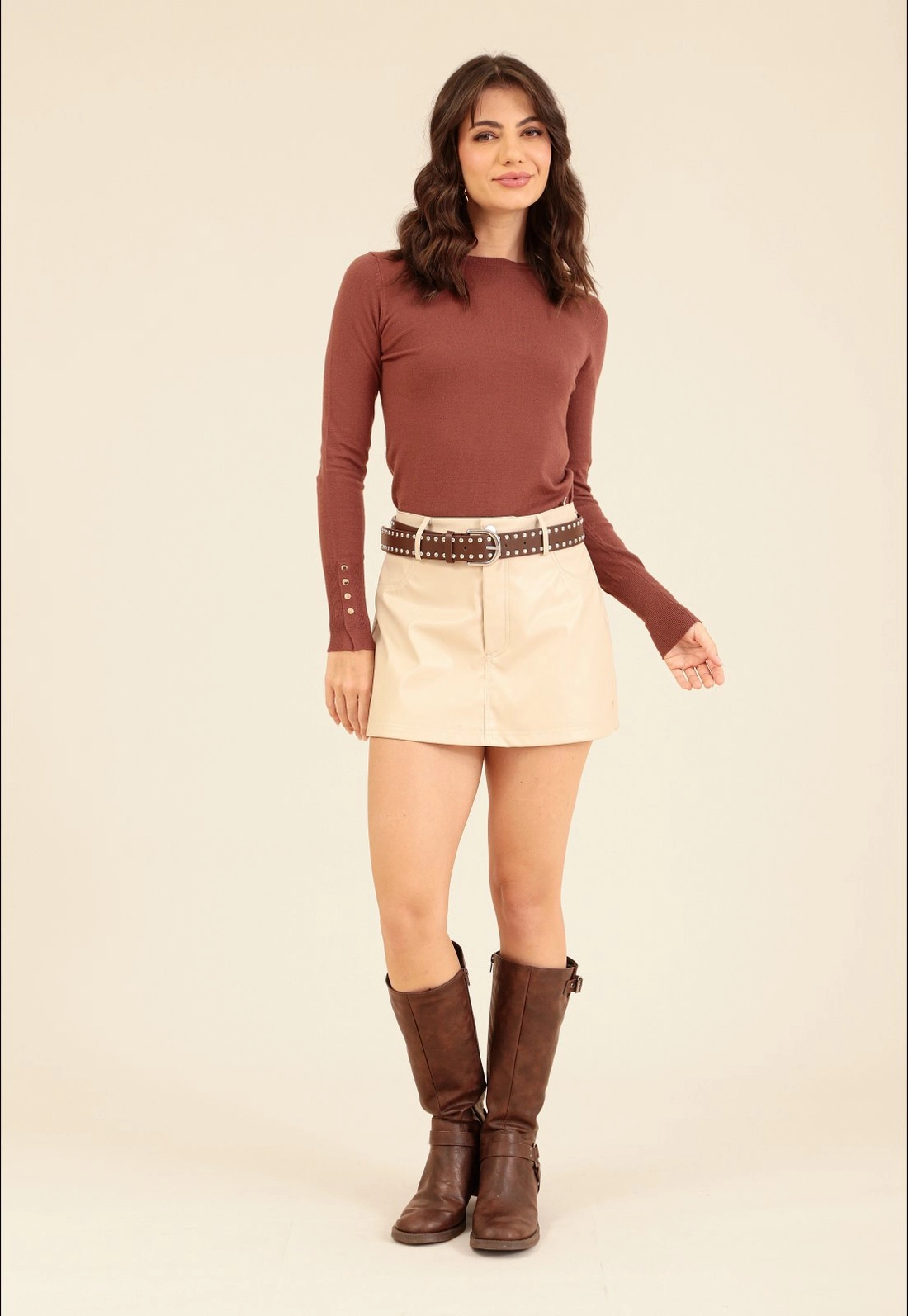 Shorts Saia Em Pu Com Bolsos