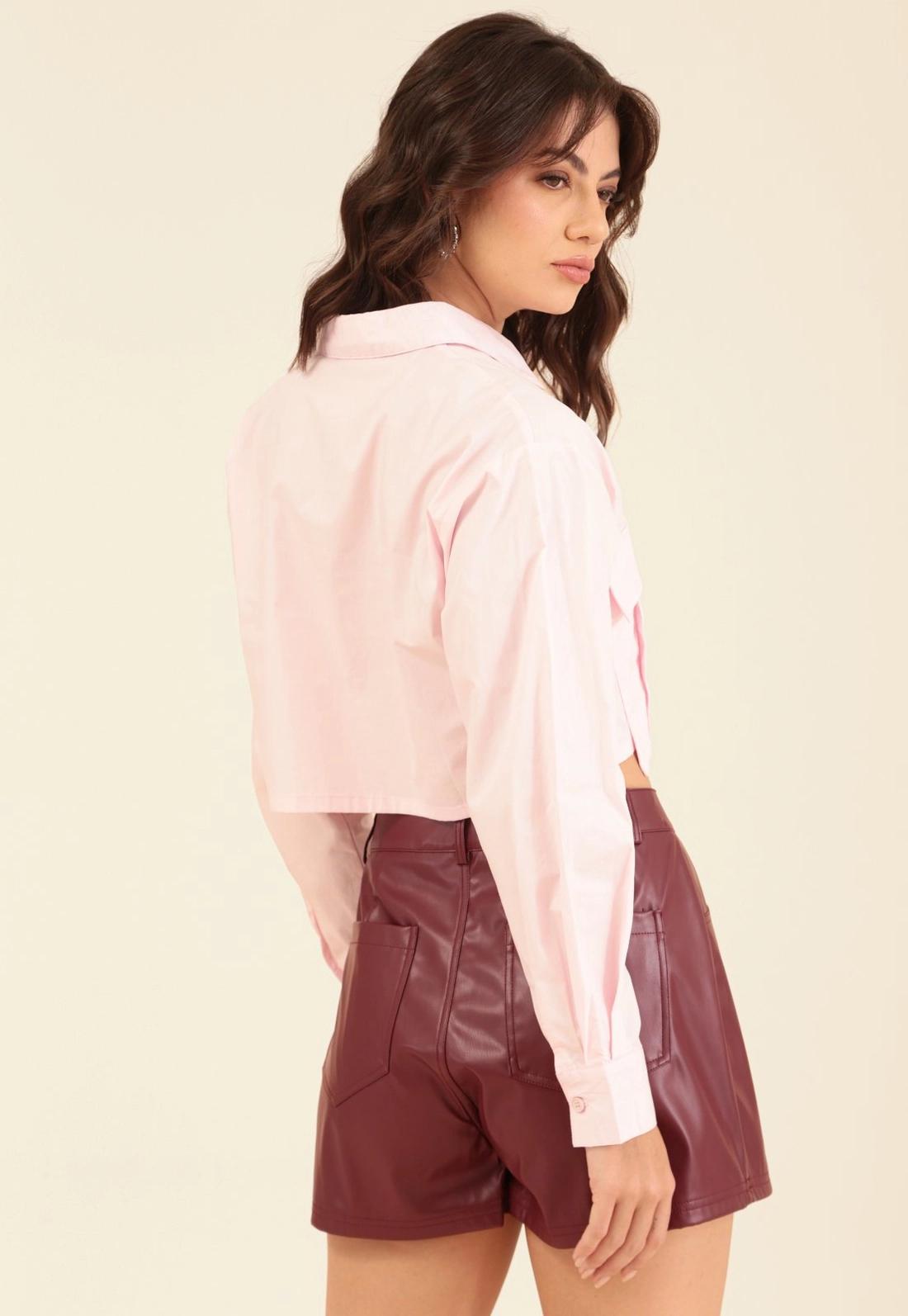 Shorts Saia Em Pu Com Bolsos