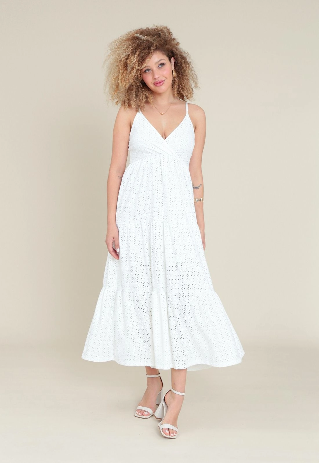 Vestido Midi Em Malha Laise Com Alça E Recortes