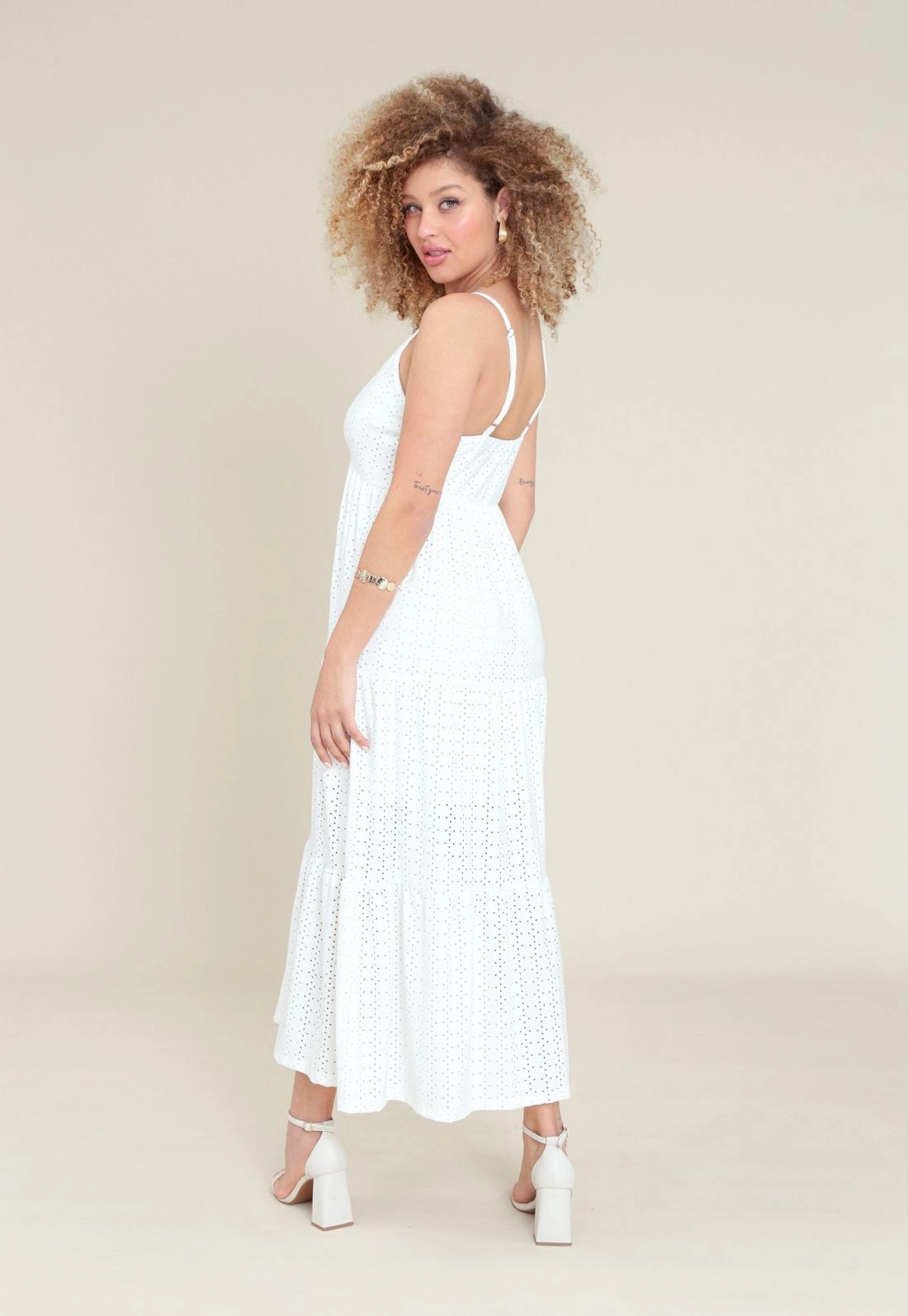 Vestido Midi Em Malha Laise Com Alça E Recortes