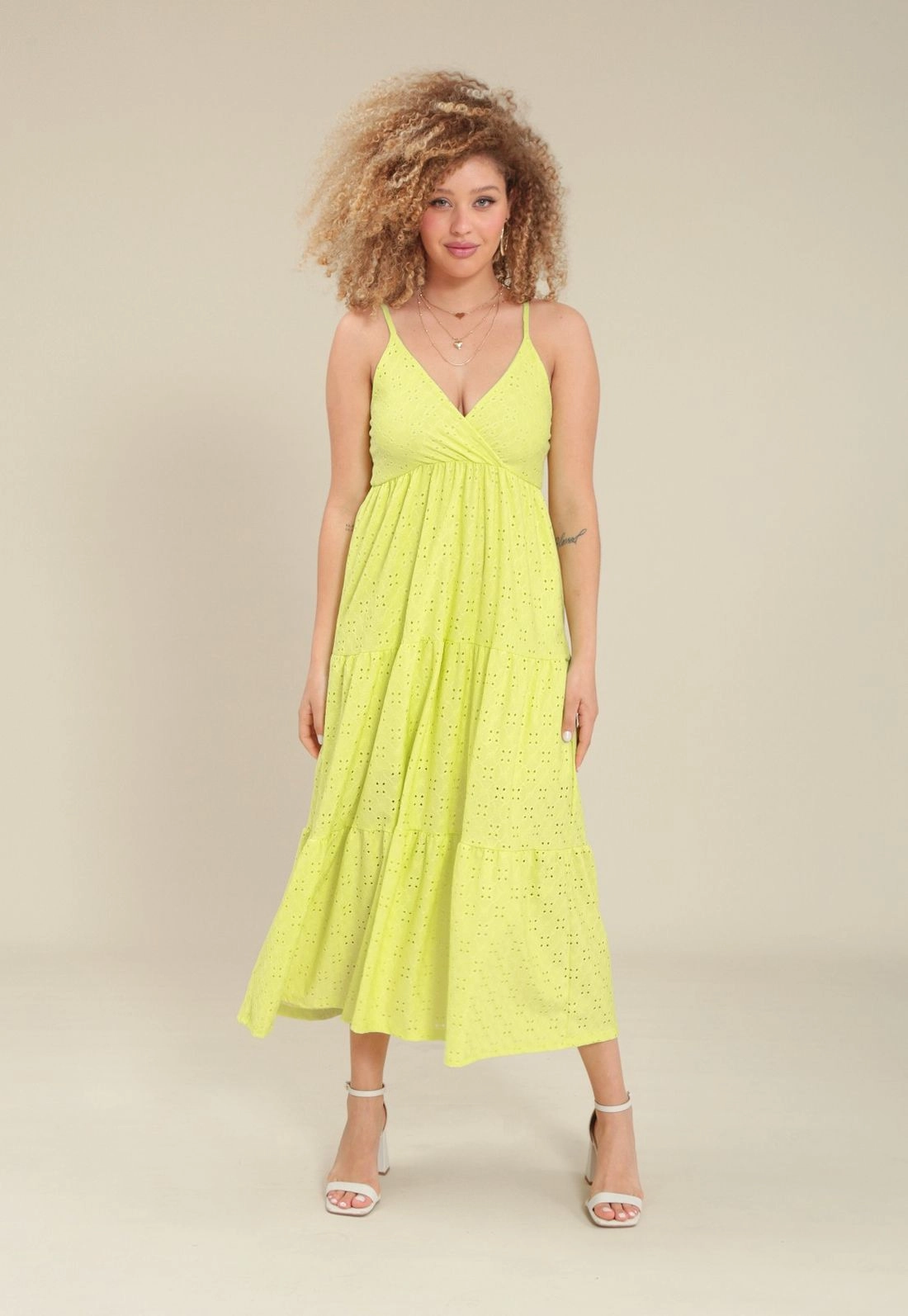 Vestido Midi Em Malha Laise Com Alça E Recortes