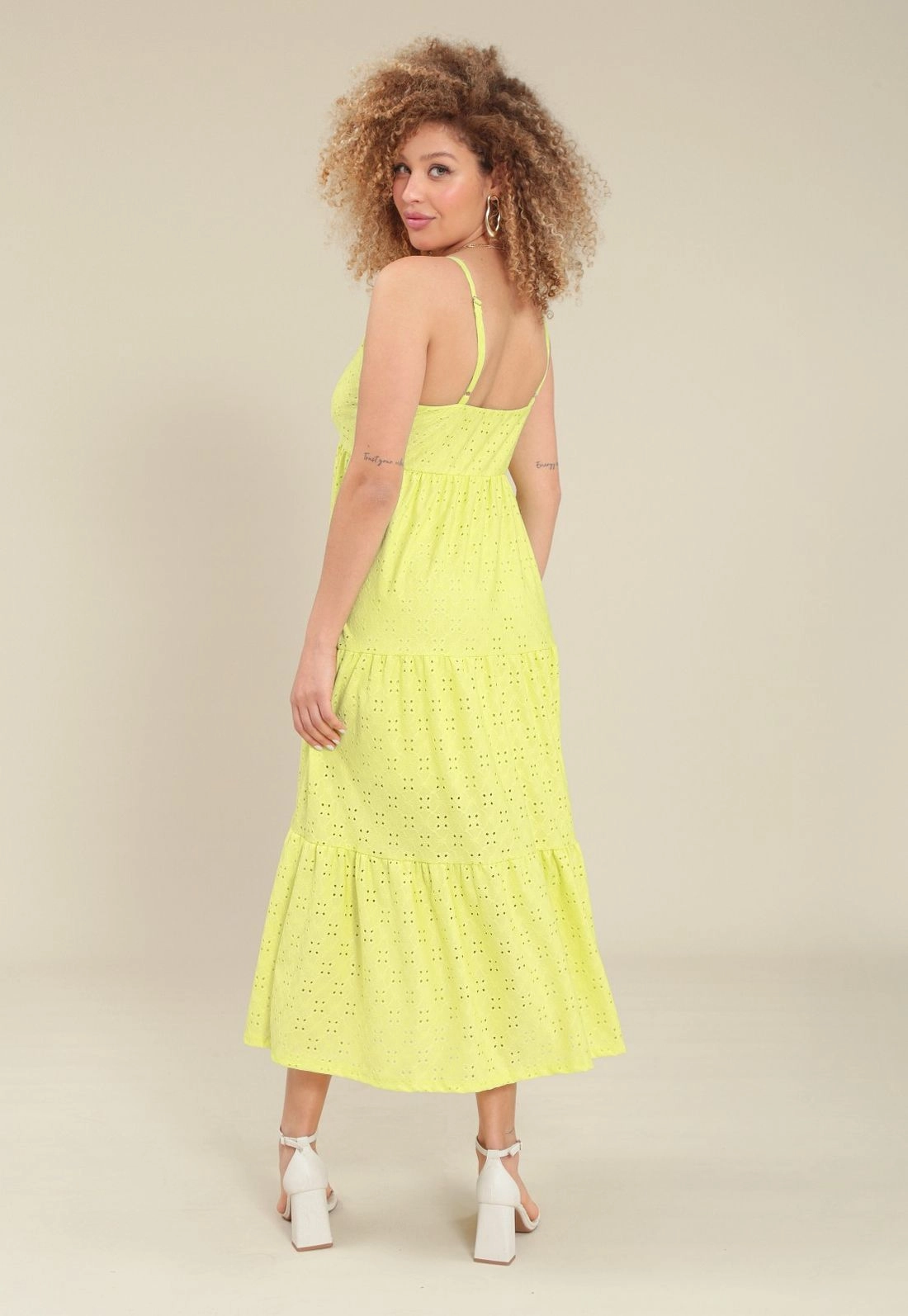 Vestido Midi Em Malha Laise Com Alça E Recortes
