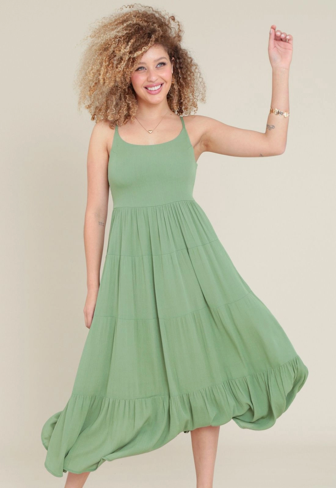 Vestido Em Viscose Texturizada Midi Com Alça E Recortes