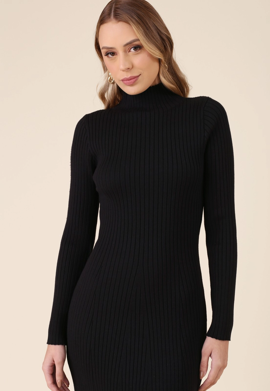 Vestido Midi Evasê Em Tricô Manga Longa Gola Alta