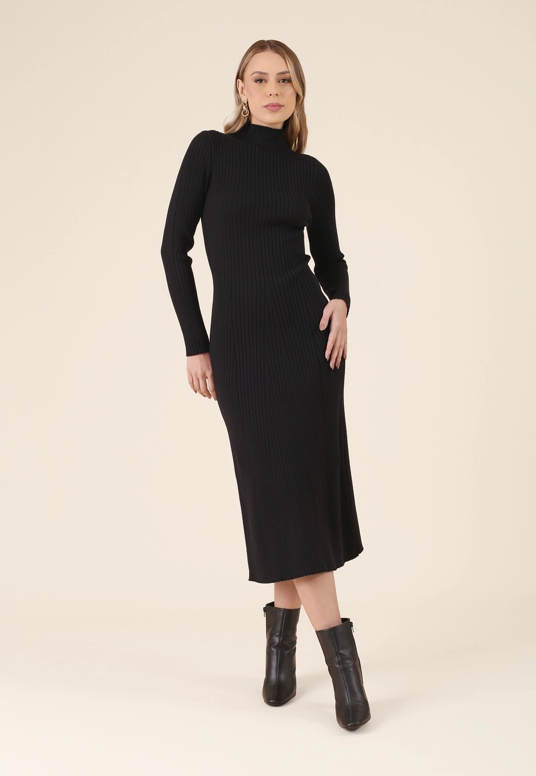Vestido Midi Evasê Em Tricô Manga Longa Gola Alta