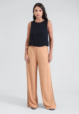 Calça Wide Leg Com Filete Lateral Em Viscose