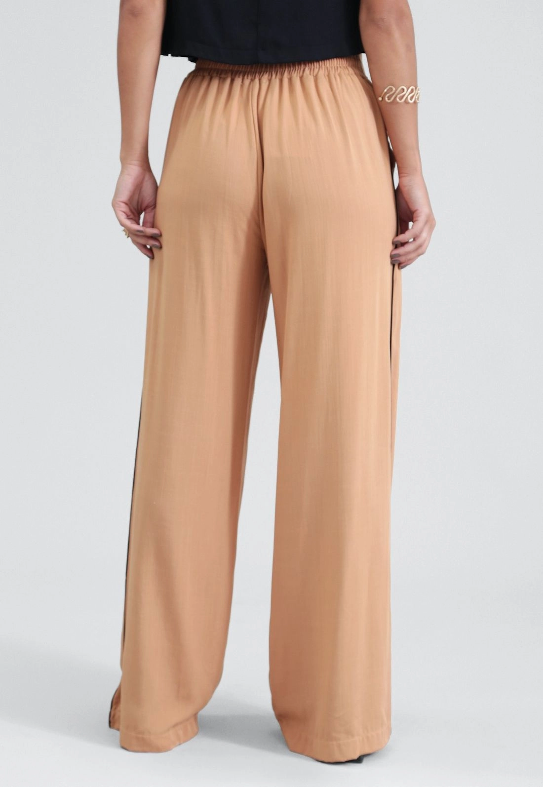 Calça Wide Leg Com Filete Lateral Em Viscose