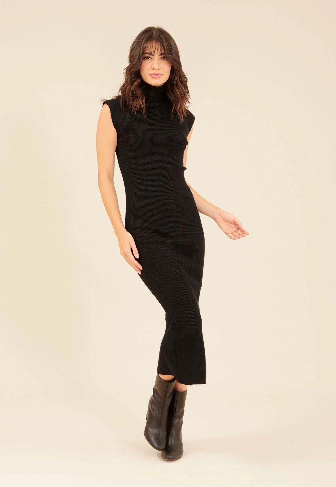 Vestido Midi Em Tricô Sem Manga Gola Alta