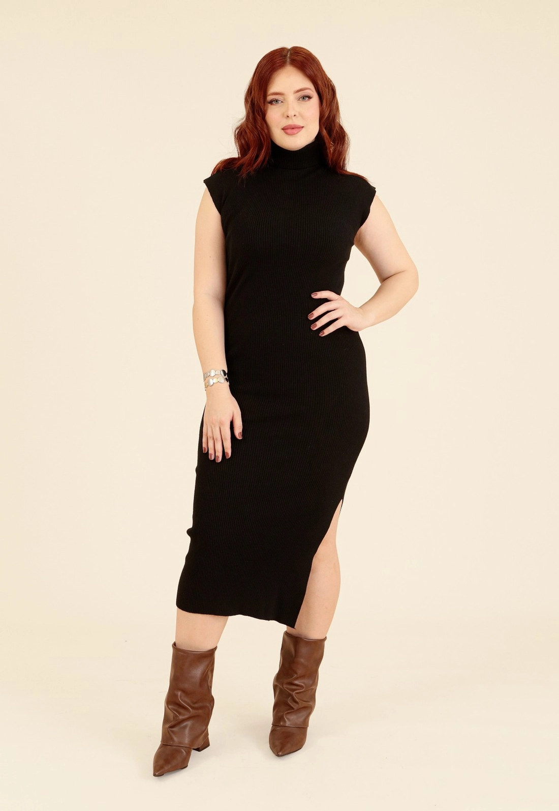 Vestido Midi Em Tricô Sem Manga Gola Alta