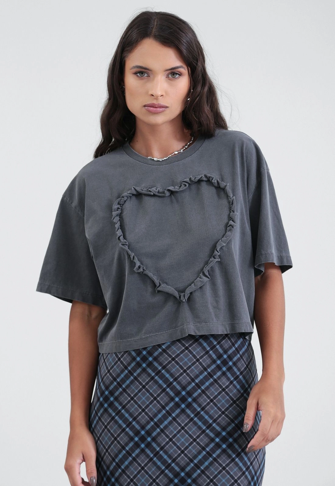 T-Shirt Em Meia Malha Estonada Com Coração Babado