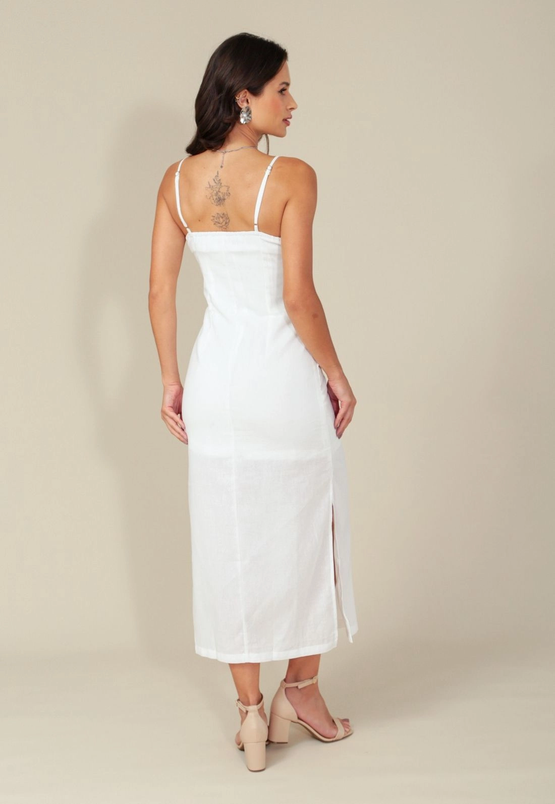 Vestido New Midi Alça Com Flor Aplicada Em Linho