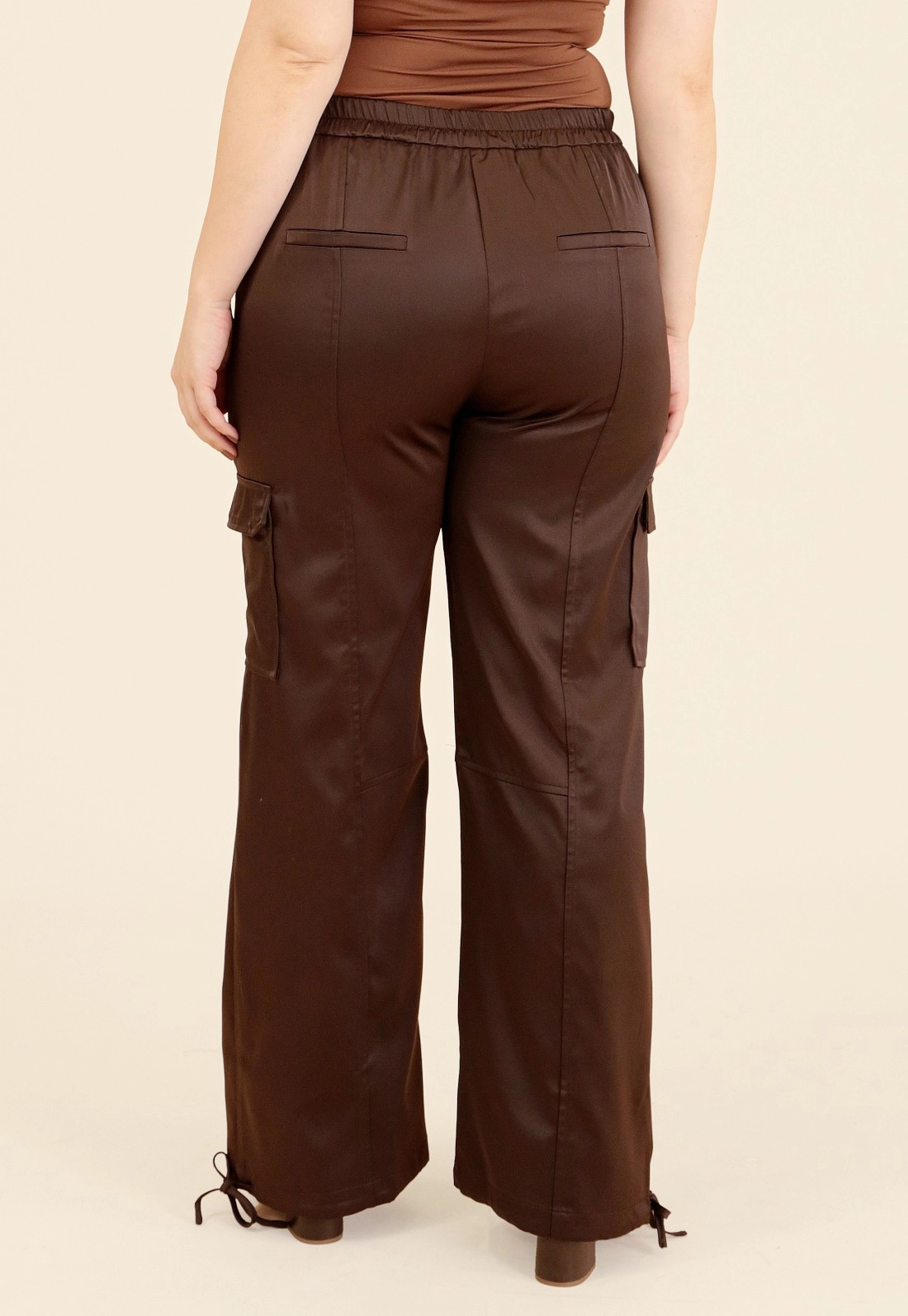 Calça Cargo Em Tecido Acetinado