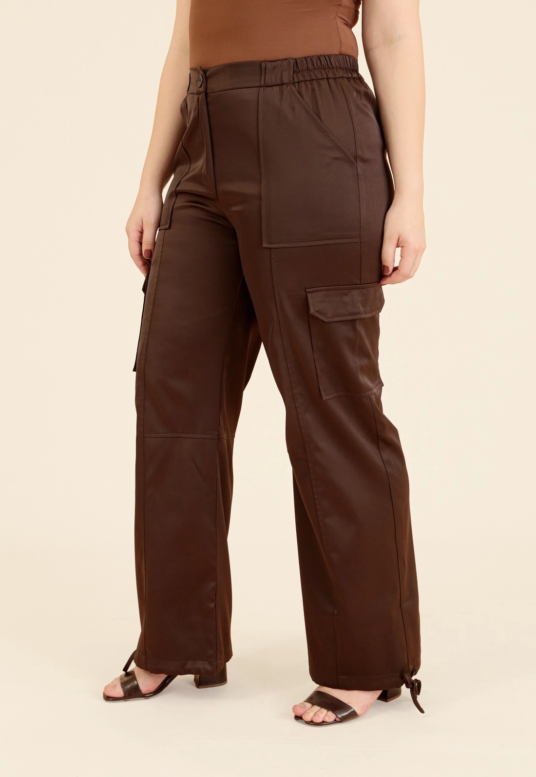 Calça Cargo Em Tecido Acetinado