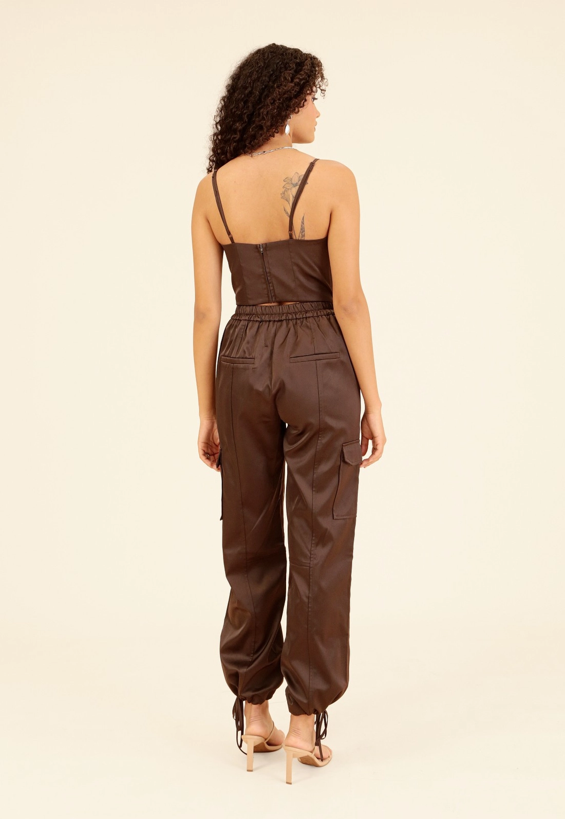 Calça Cargo Em Tecido Acetinado
