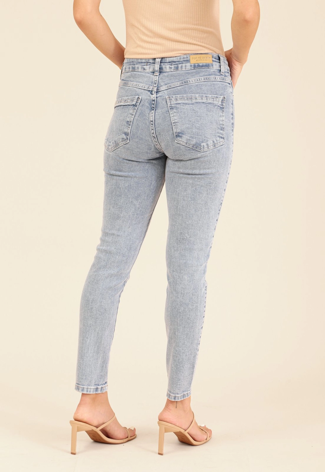 Calça Em Jeans Skinny Com Lycra