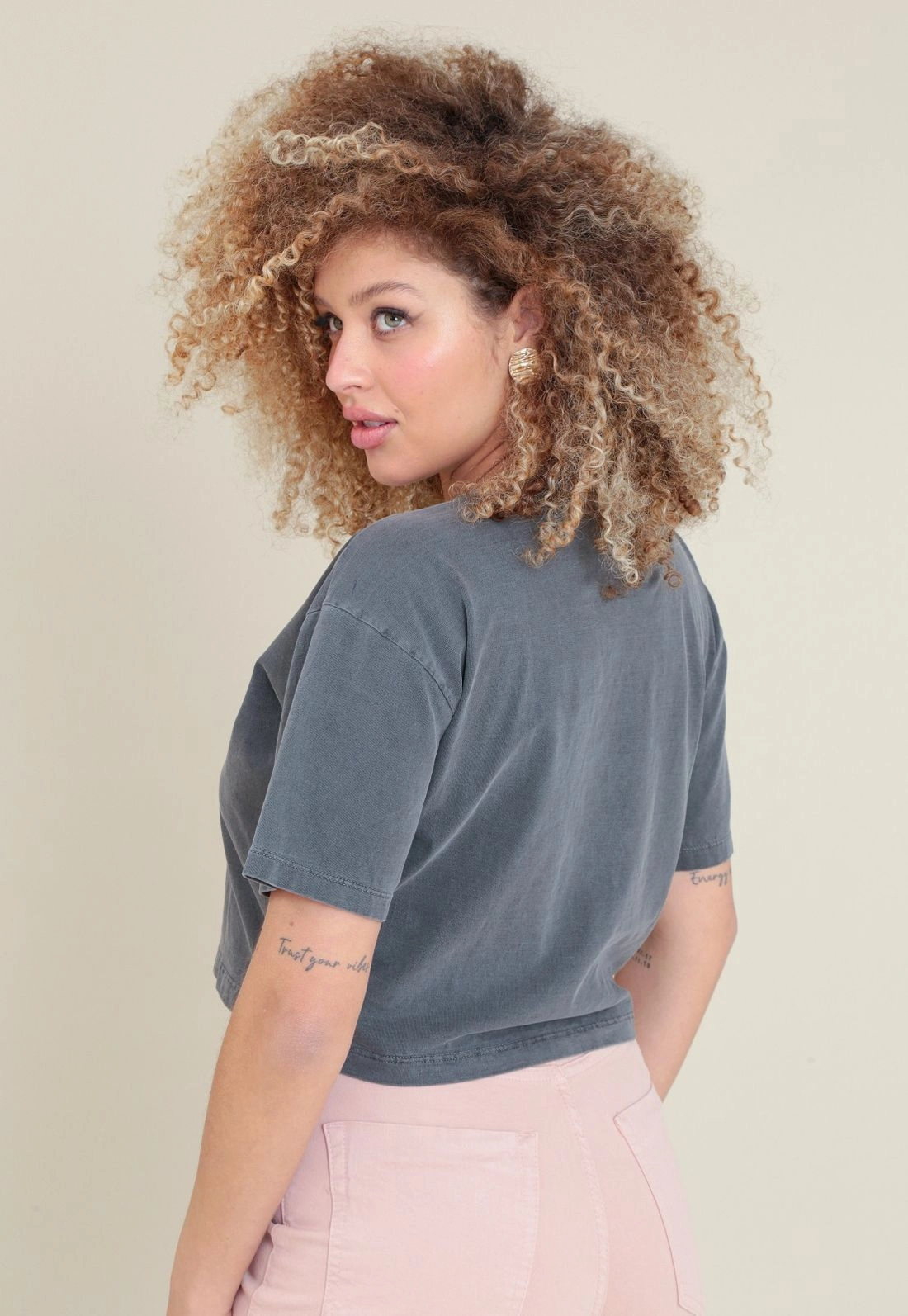 T-Shirt Cropped Em Meia Malha Estonada California