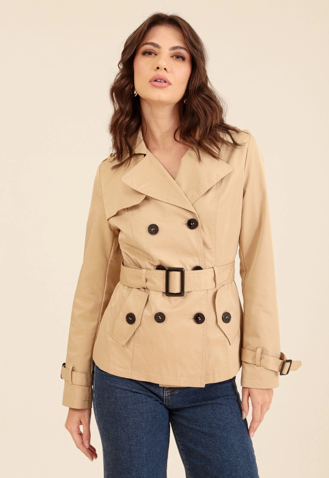 Trench Coat Curto Com Faixa E Botões