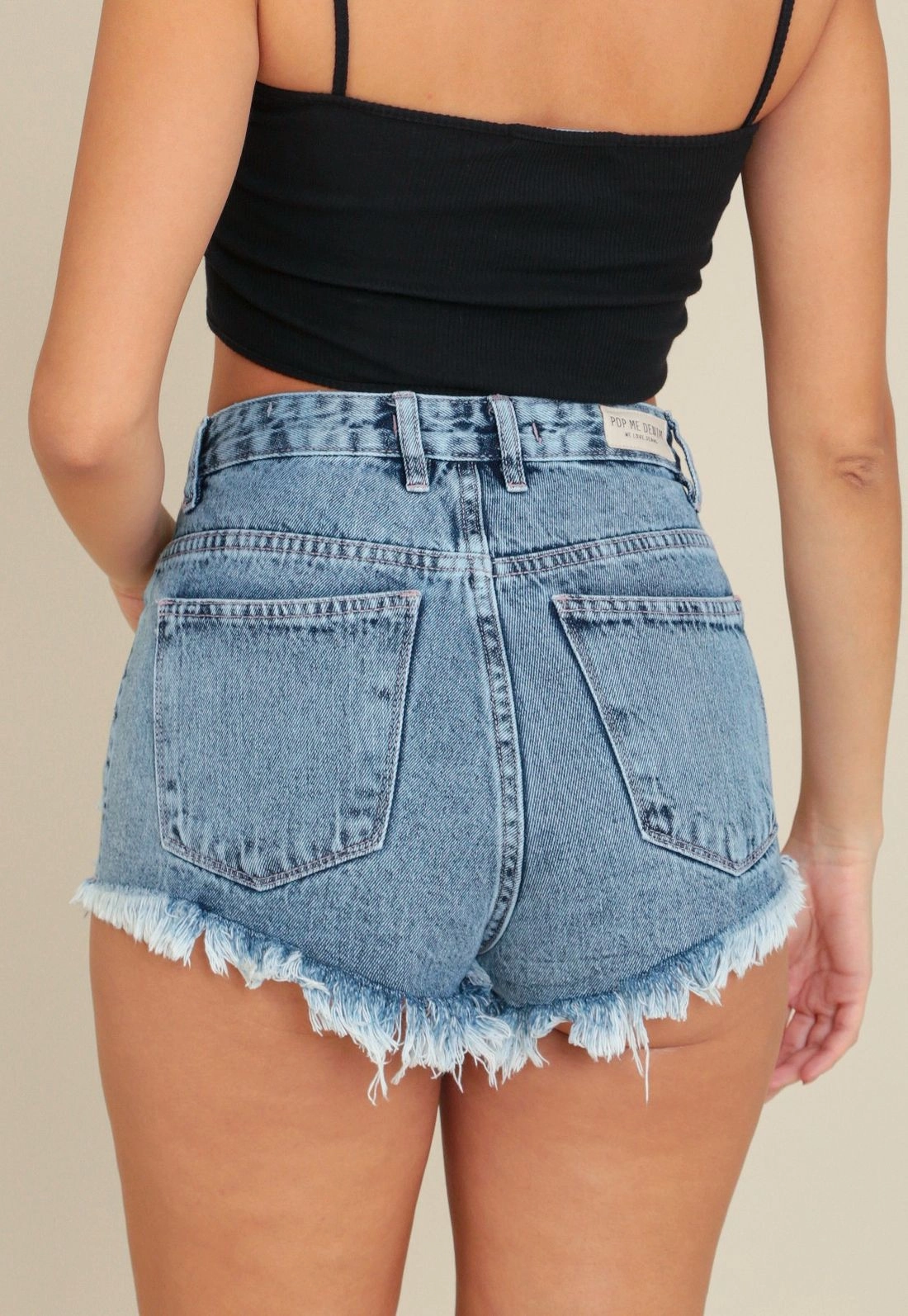 Short Jeans Com Puidos E Barra Desfiada Azul Escuro