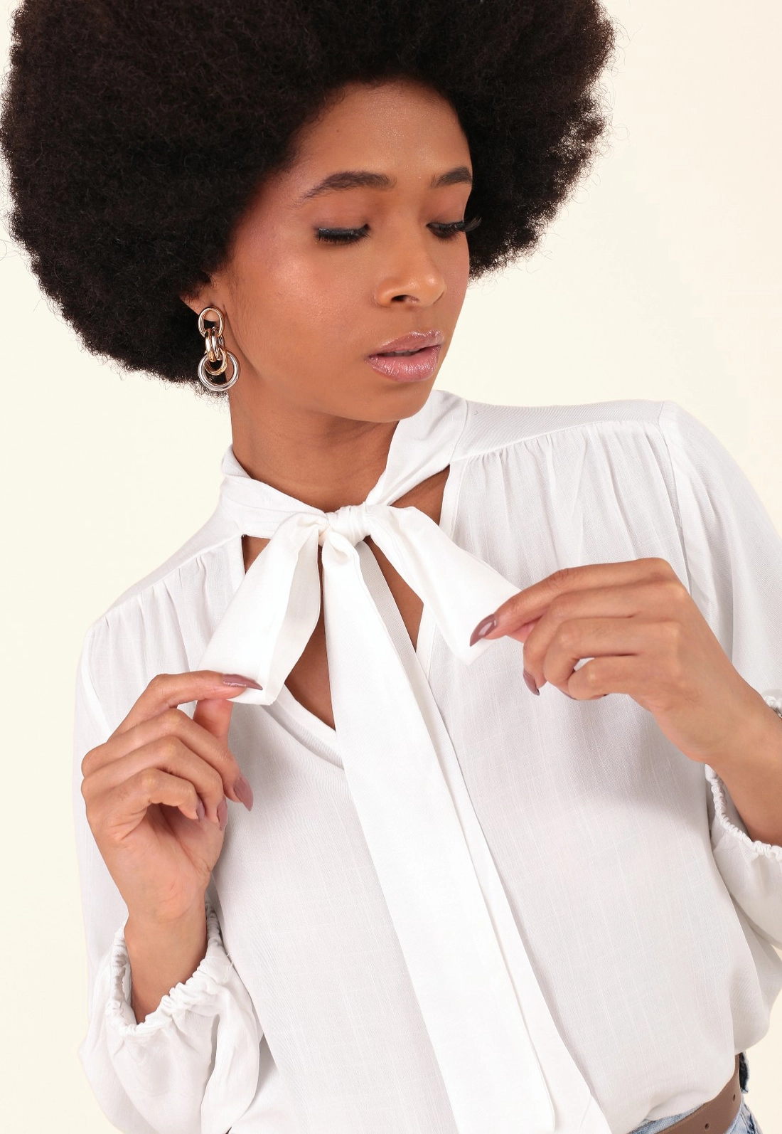 Blusa Em Viscose Manga Longa Com Gola Laço