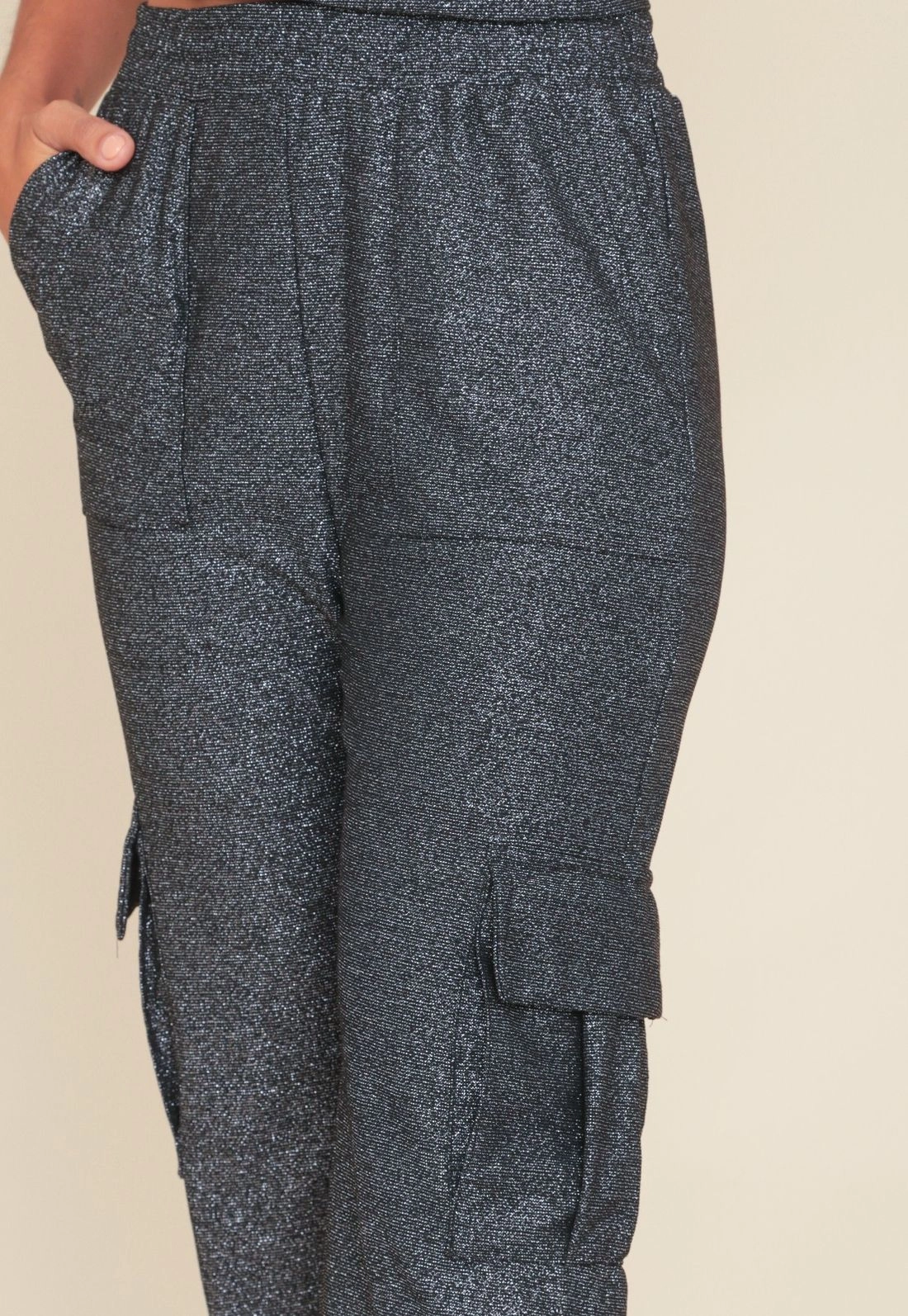 Calça Em Malha Lurex Com Bolso Cargo