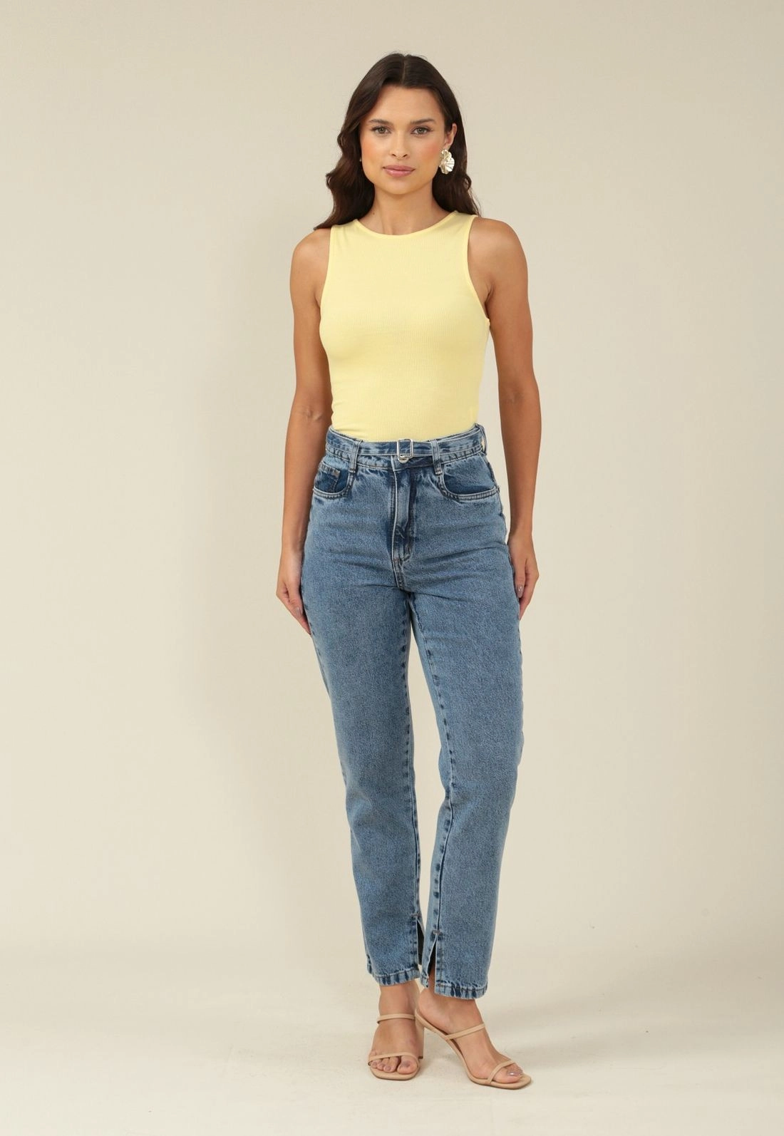 Calça Jeans Mom Com Cinto