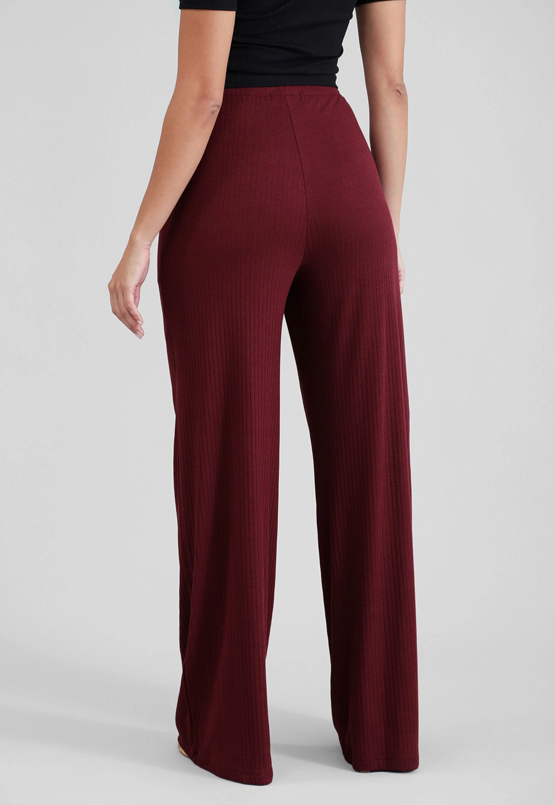 Calça Pantalona Em Malha Canelada Com Bolso E Pregas