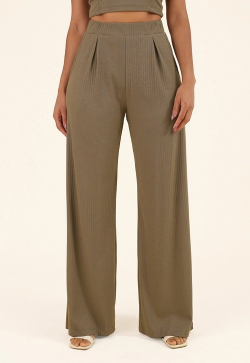 Calça Pantalona Em Malha Canelada Com Bolso E Pregas
