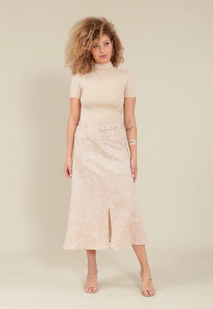 Saia Midi Com Cinto E Fenda Em Estampa Floral Jasmim