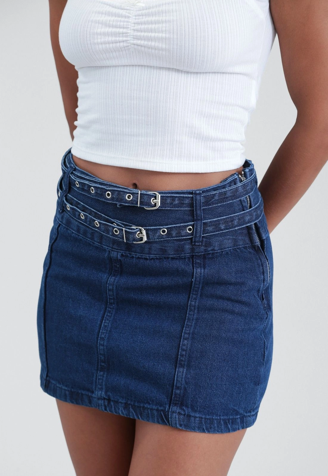 Saia Curta Jeans Com Cinto Duplo