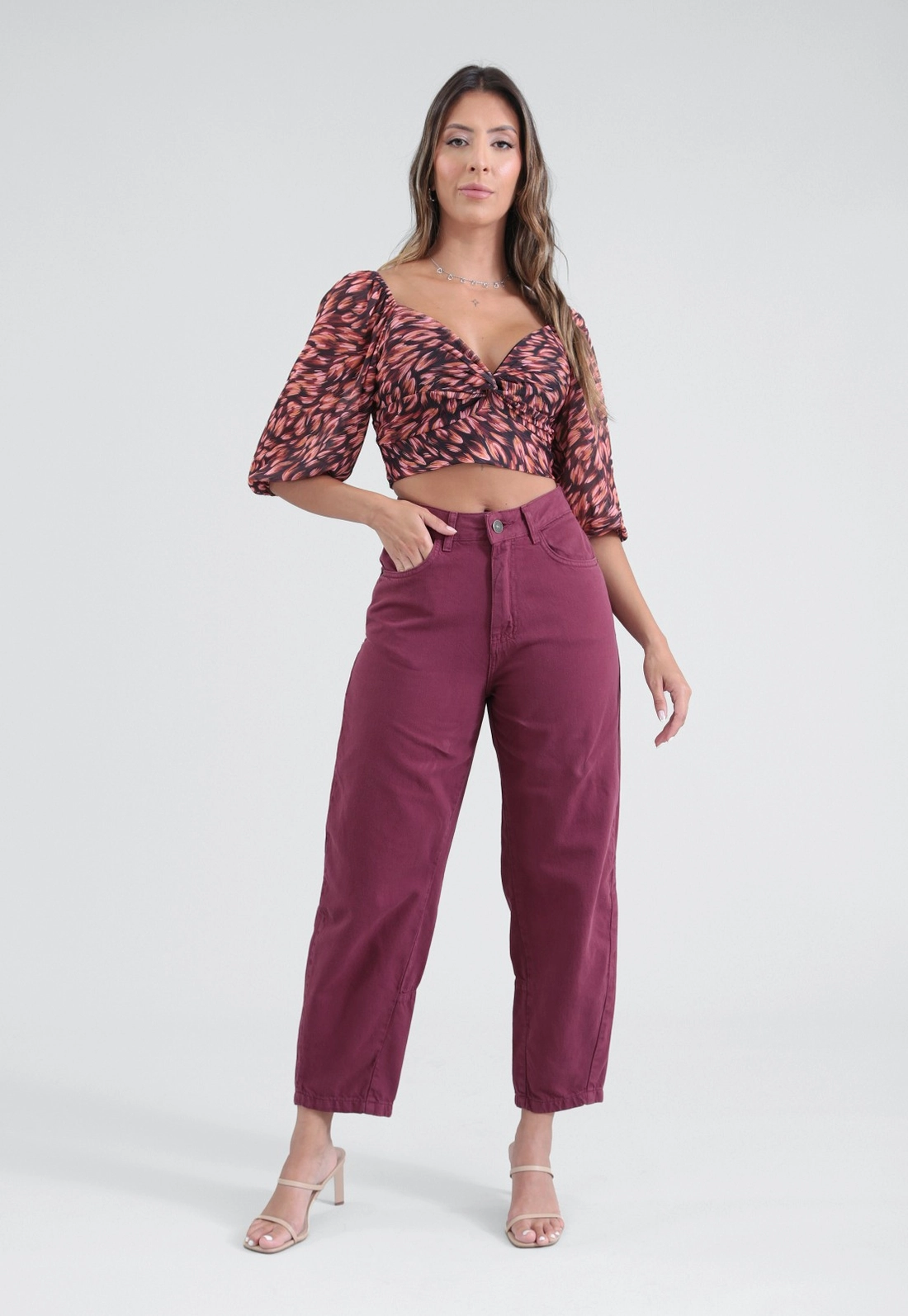 Blusa Em Tule Estampado Manga Curta E Busto Torcido