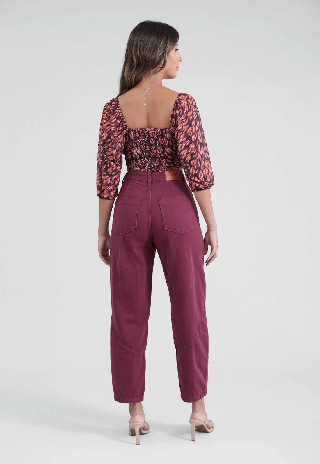 Blusa Em Tule Estampado Manga Curta E Busto Torcido