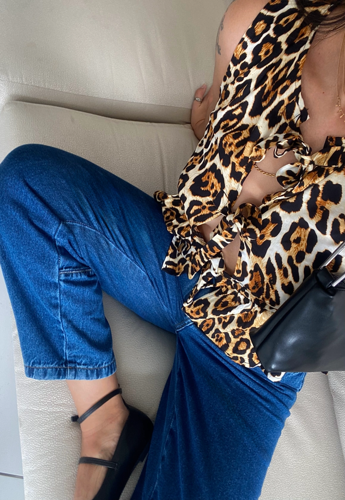 Blusa Colete Em Vicose Com Laços Estampa Onça