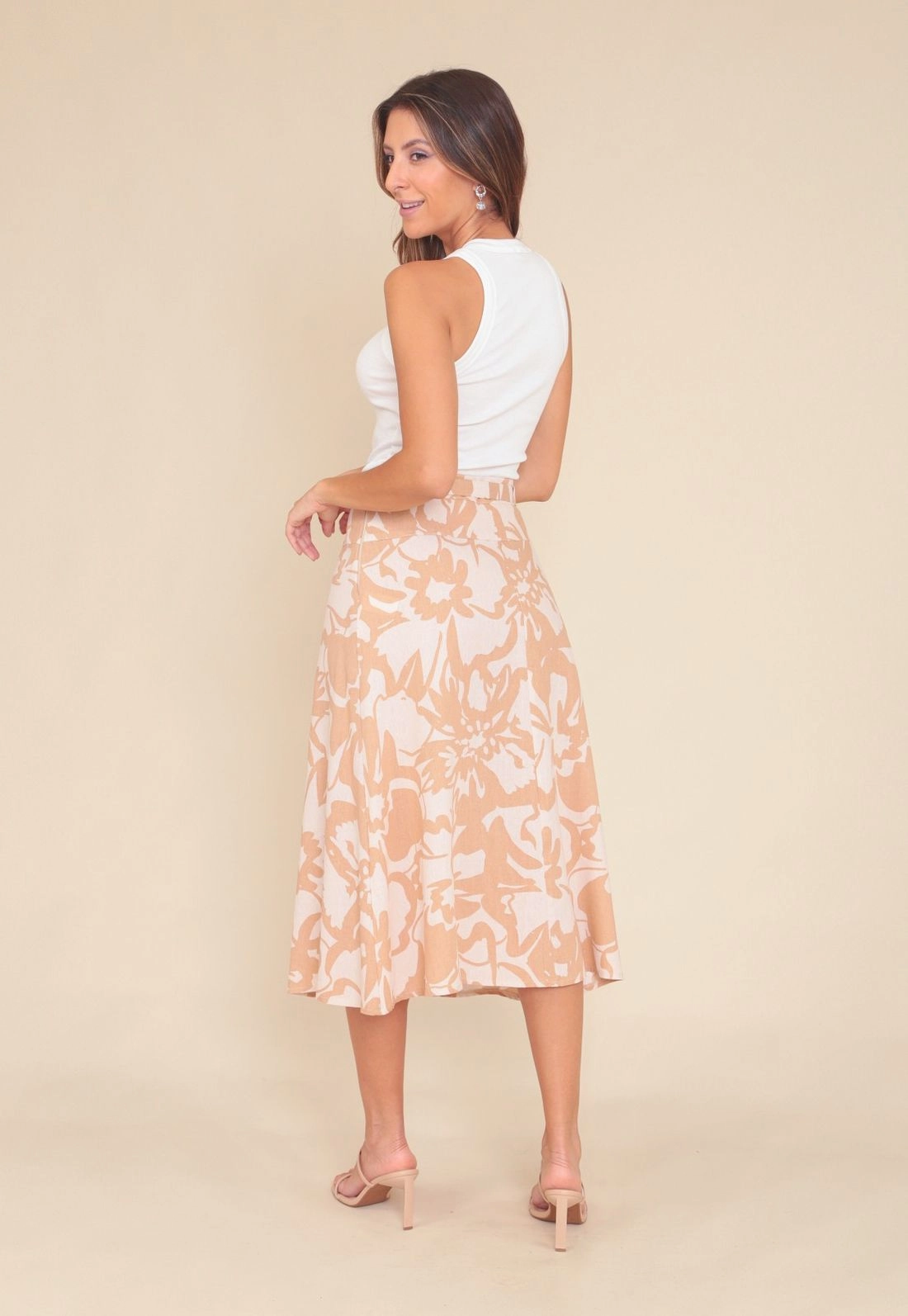 Saia Midi Em Linho Estampado Flor Bege Com Cinto