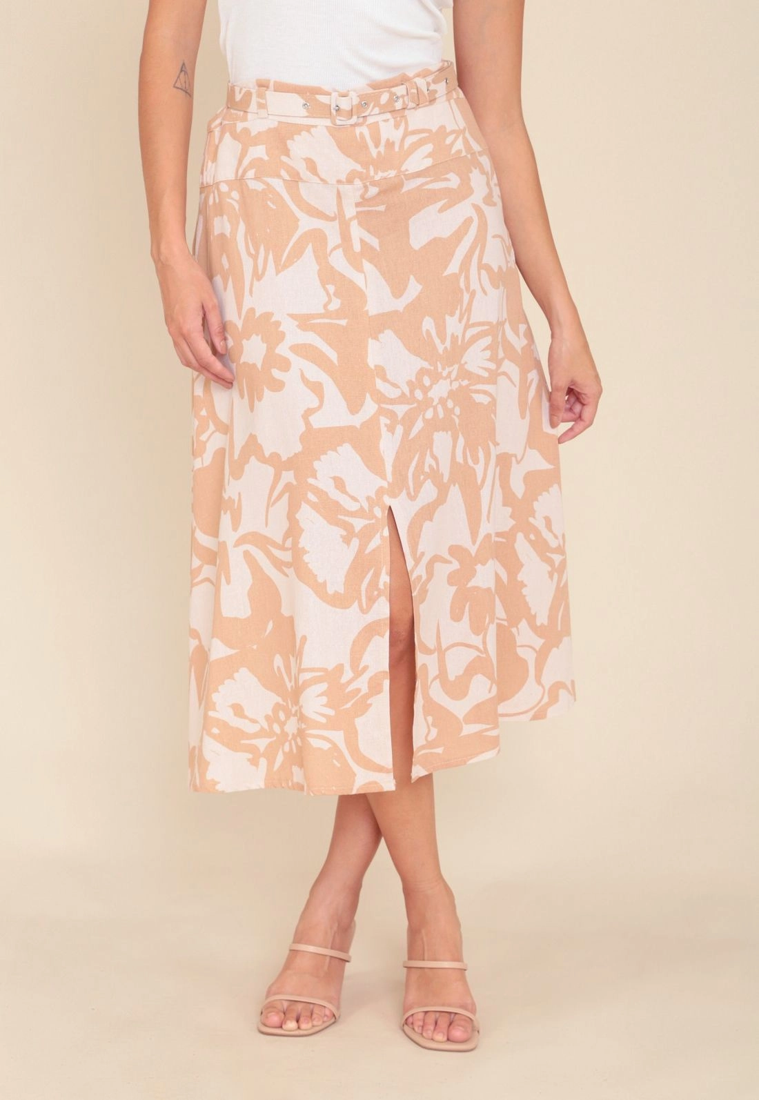 Saia Midi Em Linho Estampado Flor Bege Com Cinto
