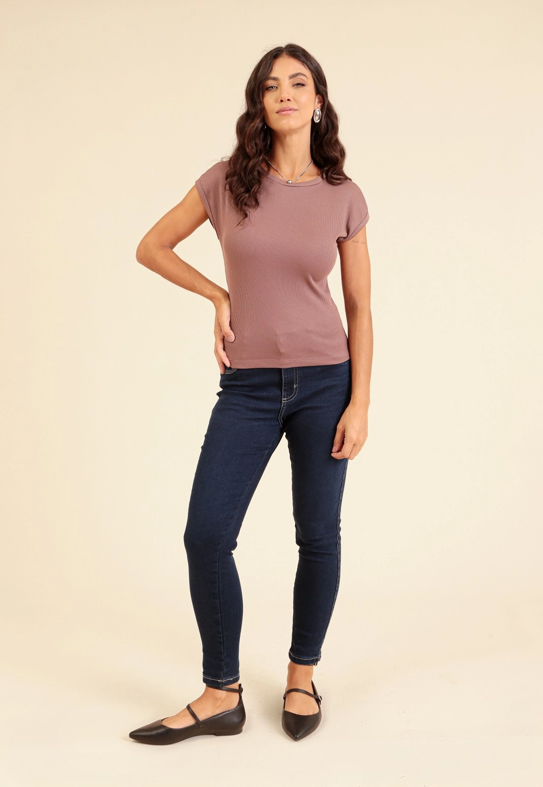 Blusa Básica Em Malha Canelada Manga Muscle Tee