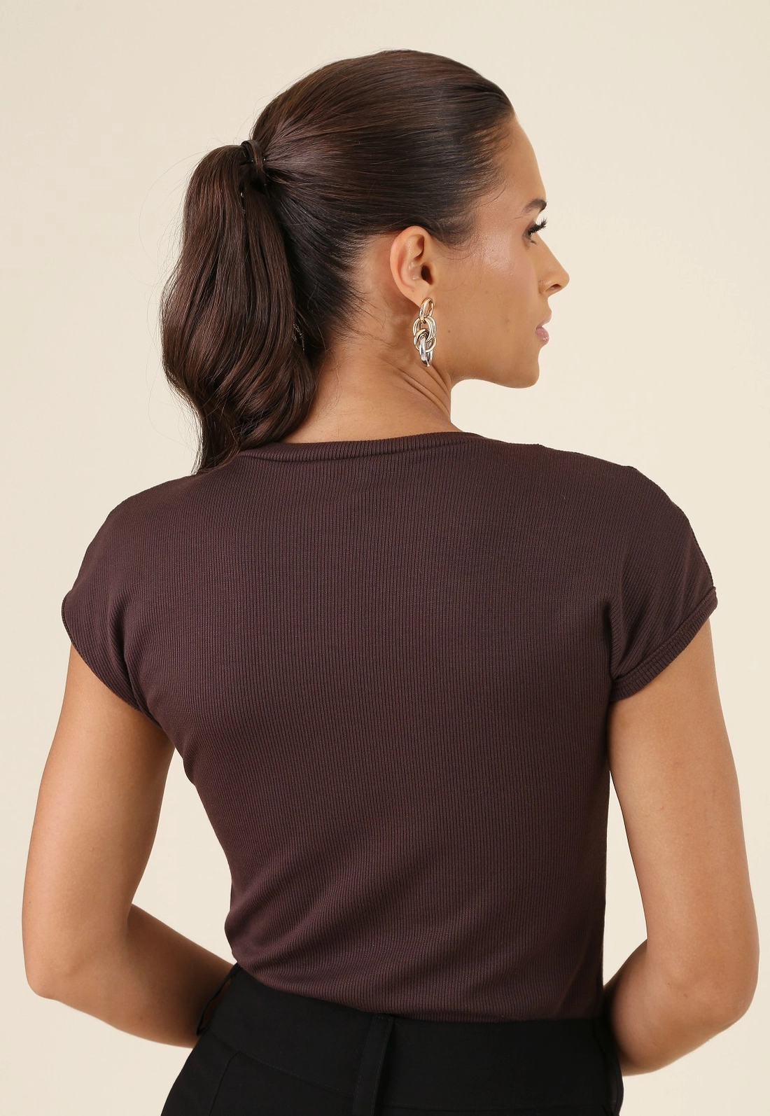 Blusa Básica Em Malha Canelada Manga Muscle Tee